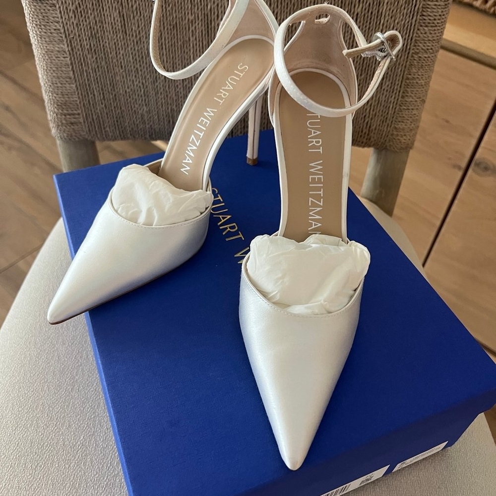 Stuart Weitzman 100 strap pump